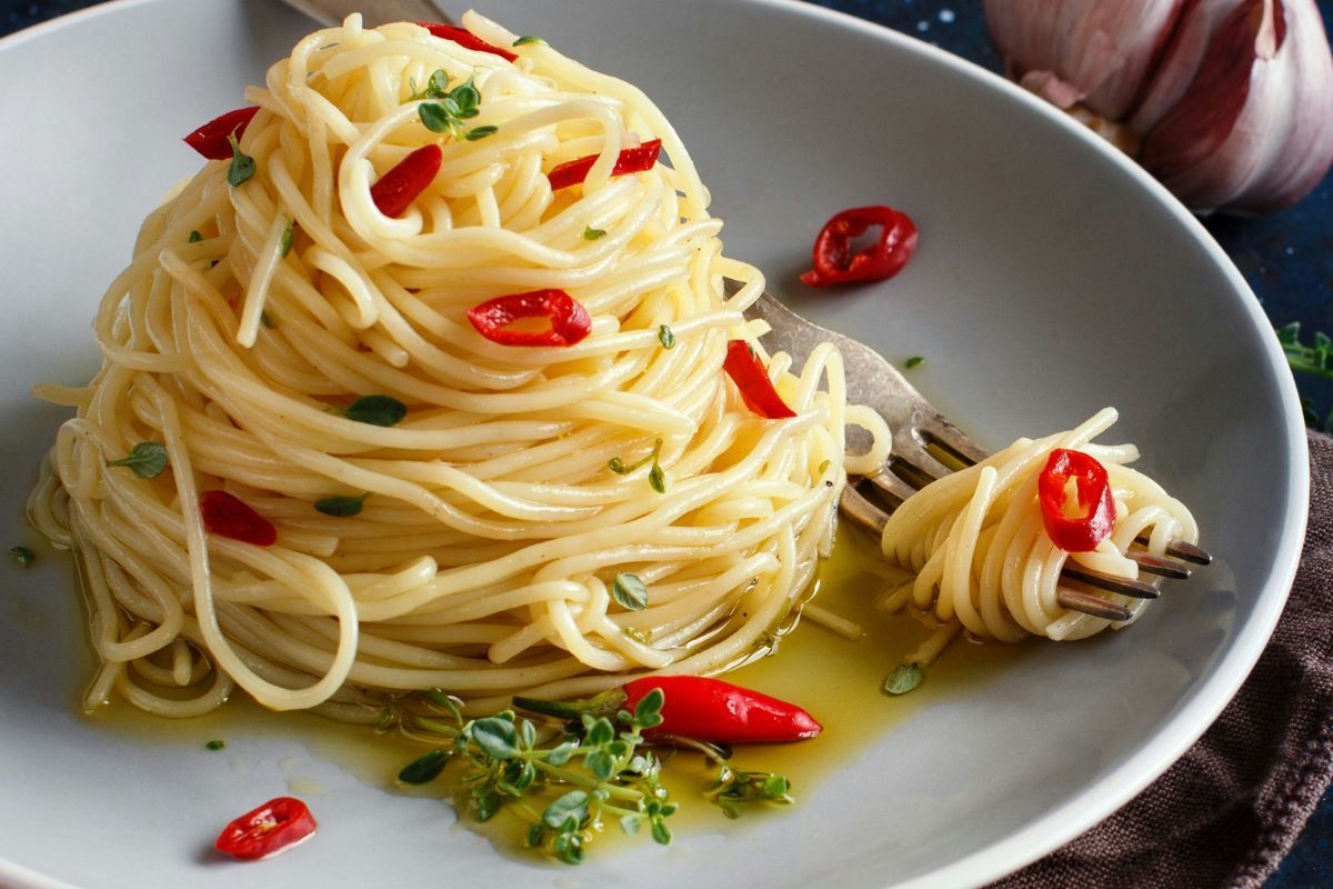 Ecco come avere spaghetti aglio, olio e peperoncino cremosi: il tocco che cambia la ricetta
