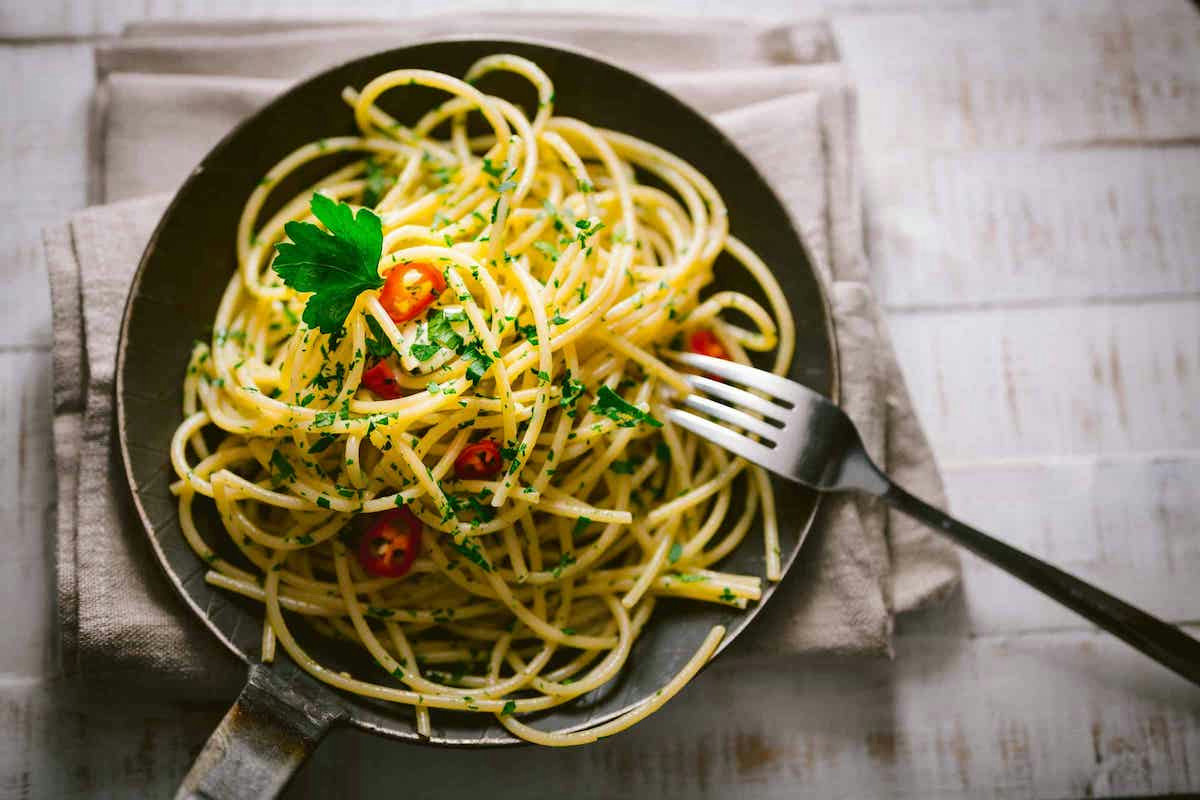 Ecco come avere spaghetti aglio, olio e peperoncino cremosi: il tocco che cambia la ricetta