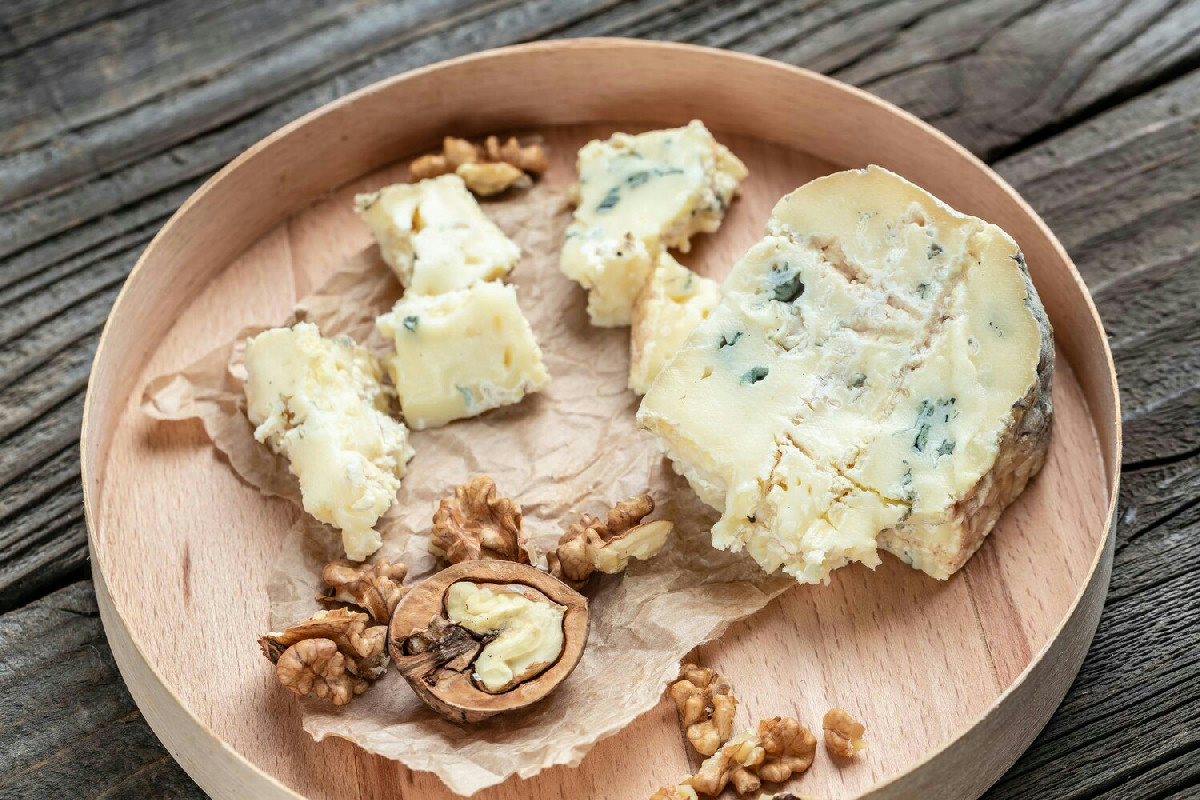 L’abbinamento perfetto per antipasti eleganti: cestini con gorgonzola, sedano e noci da provare