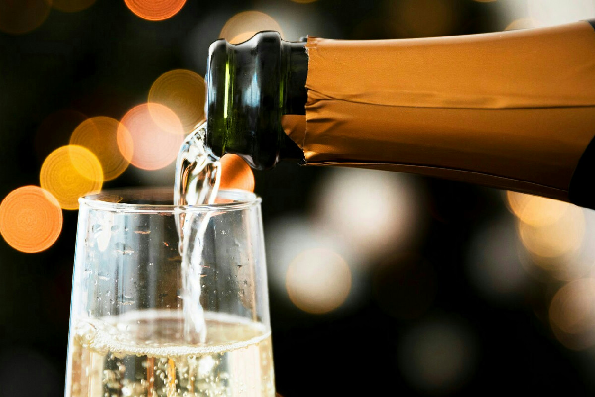 Molti scelgono lo spumante per Natale ogni anno, ma la selezione cambia con nuove proposte di bottiglie