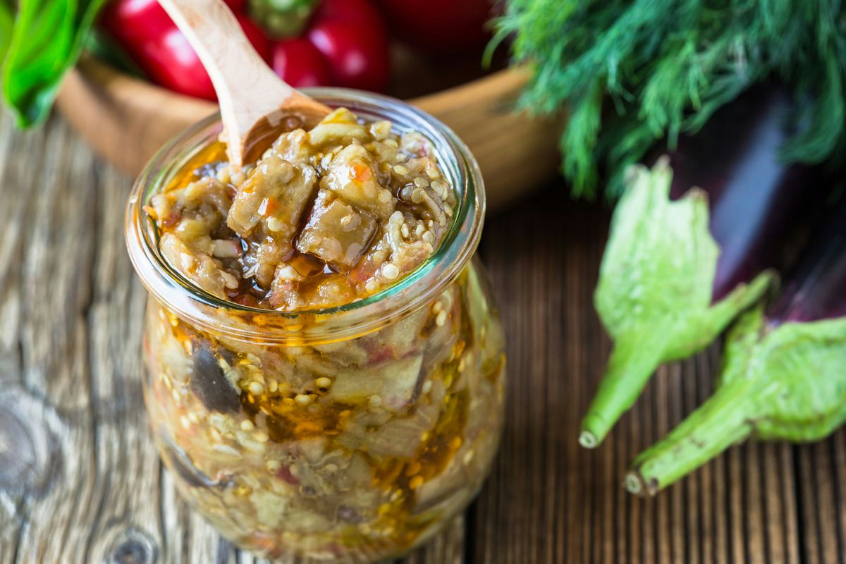 Perché mia nonna fa le melanzane sott'olio senza cucinarle? Il sapore è pazzesco