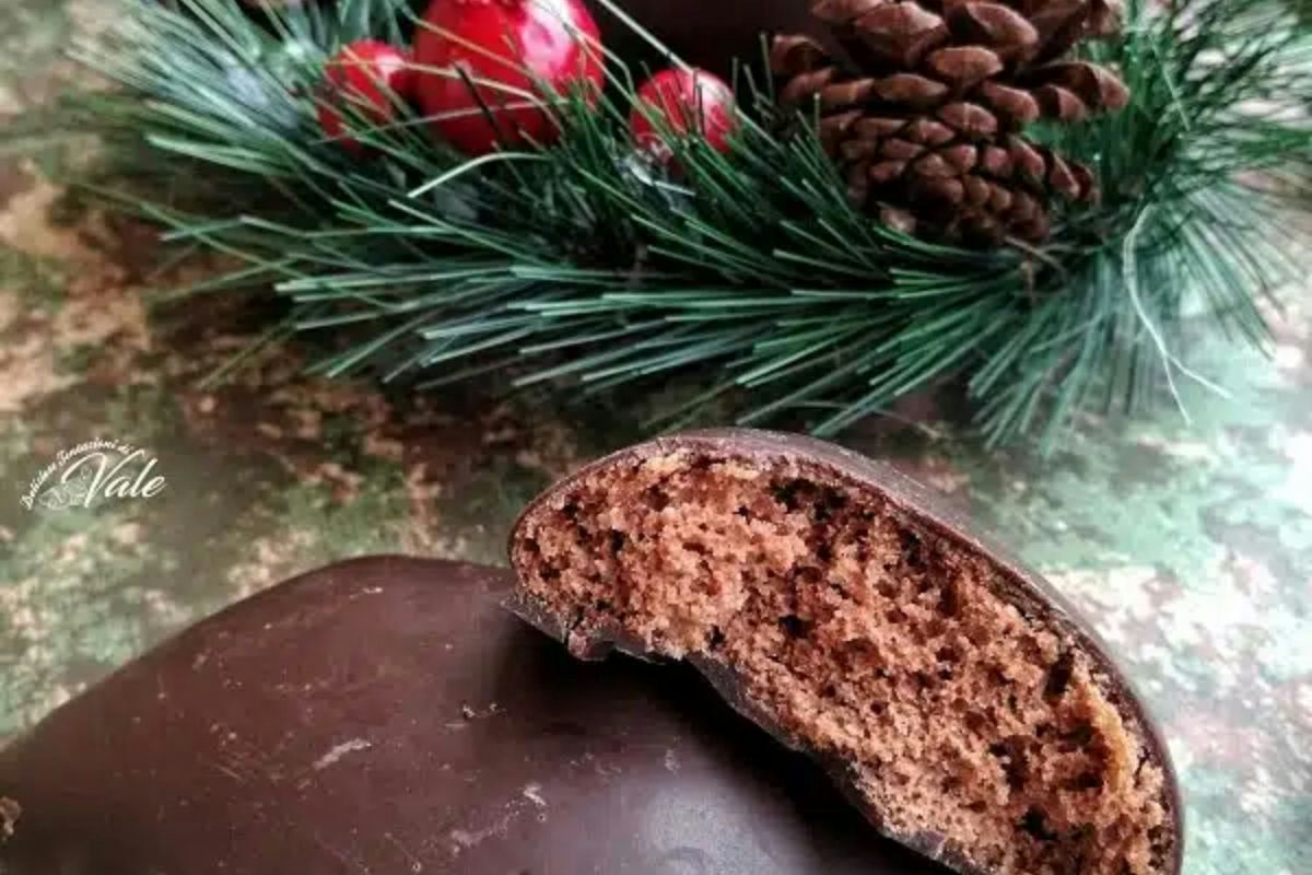 Perché i mostaccioli napoletani hanno un tocco magico che riempie di gioia le feste di Natale?