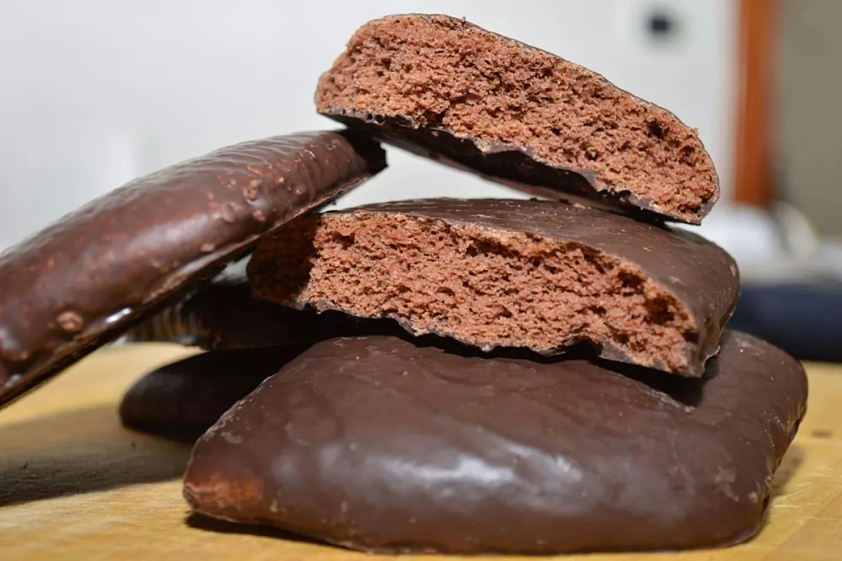 Perché i mostaccioli napoletani hanno un tocco magico che riempie di gioia le feste di Natale?