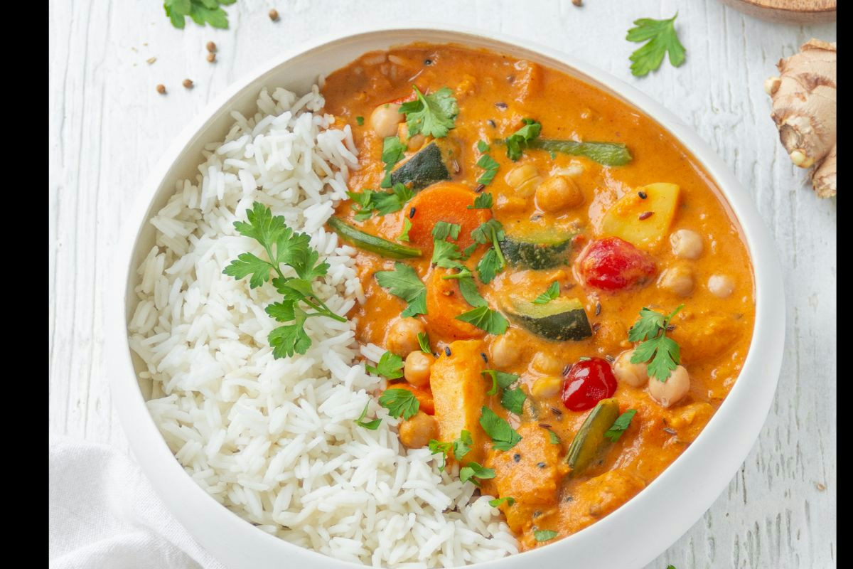 Un piatto speziato e cremoso: il curry di ceci dal sapore semplice e autentico