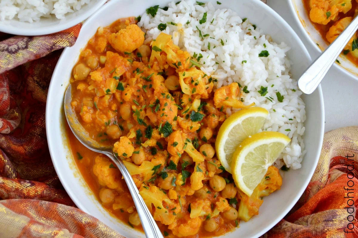 Un piatto speziato e cremoso: il curry di ceci dal sapore semplice e autentico