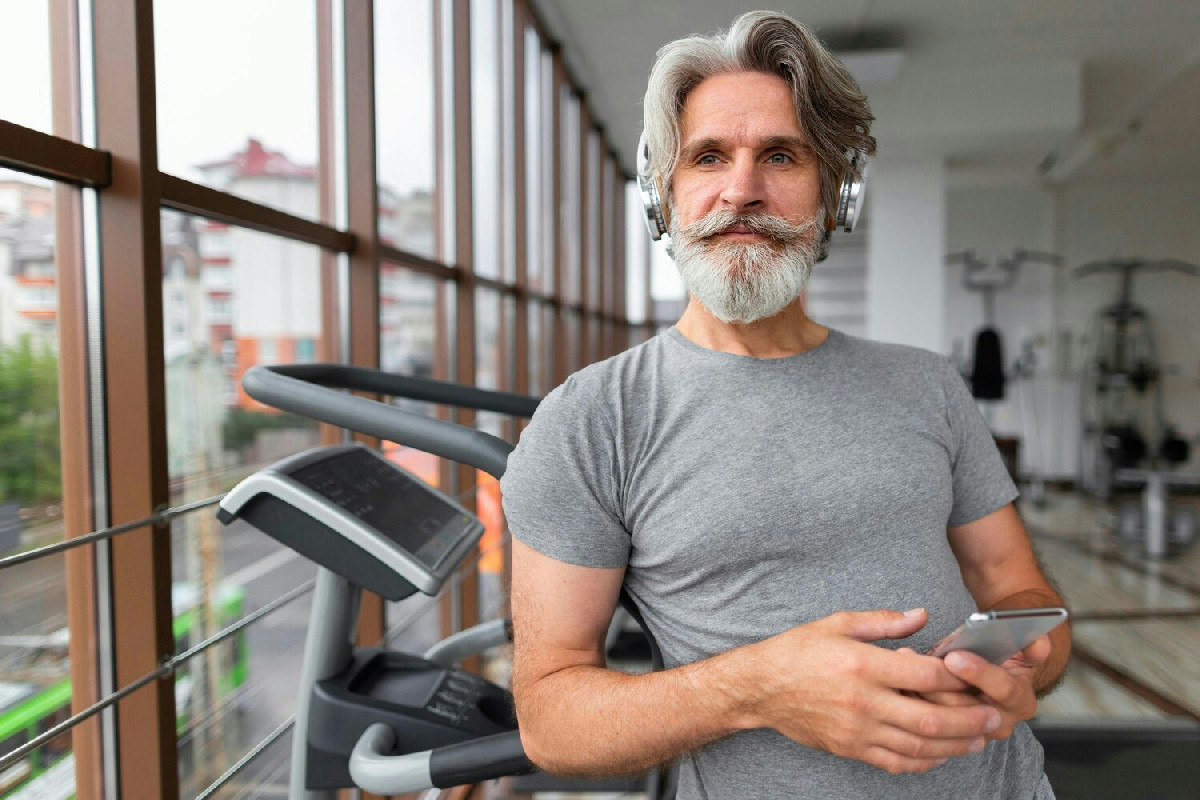 Questa breve routine mattutina rinvigorisce il corpo dopo i 50 anni con risultati efficaci garantiti