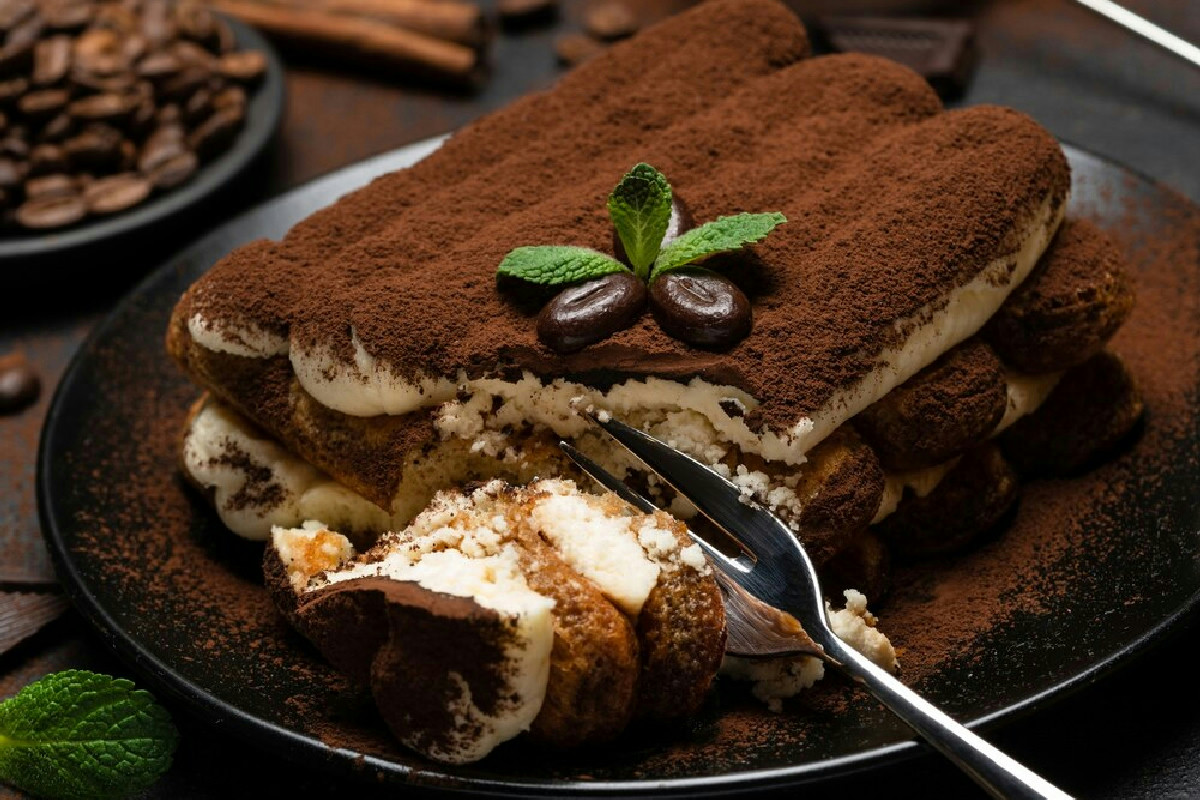 Questo ingrediente nel tiramisù sostituisce i savoiardi rendendo il dolce più cremoso e avvolgente